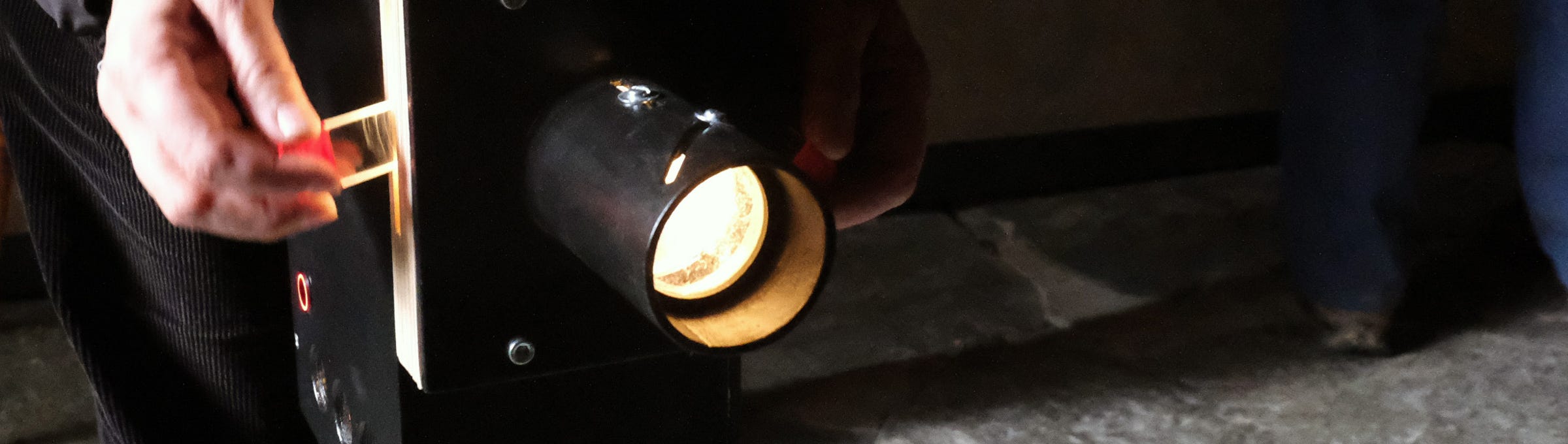 diese Laterna Magica ermöglicht grosse Projektionen und bietet eine Alternative zu Beamer Projektoren. Bildelemente können von den Besuchenden bewegt werden. Eine kostengünstige immersive Ausstellung kann mit dieser Zauberlaterne inszeniert werden.